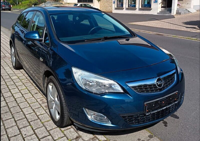 Gebraucht 2011 Opel Astra 1.4 Benzin 140 PS (5.495 €)