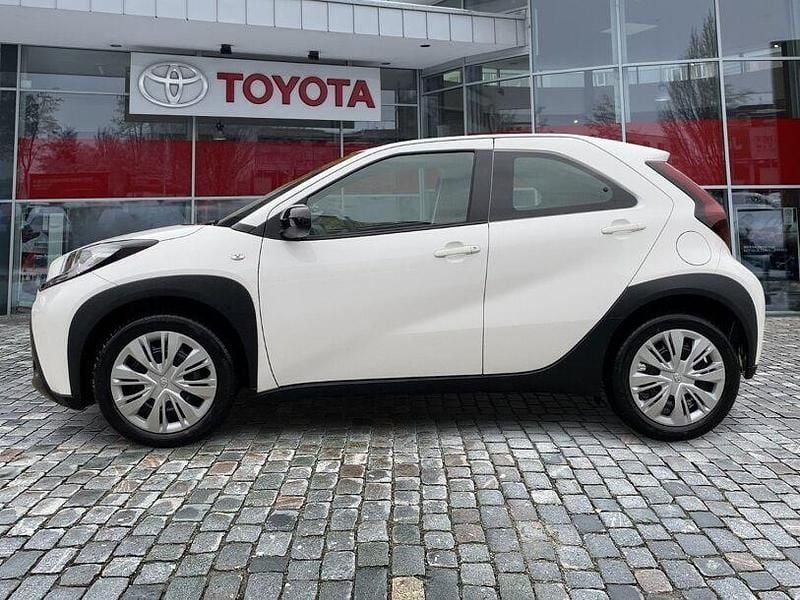 Gebraucht Toyota Aygo Play 72 PS (52 kW) 2024 Super white 2 Kleinwagen