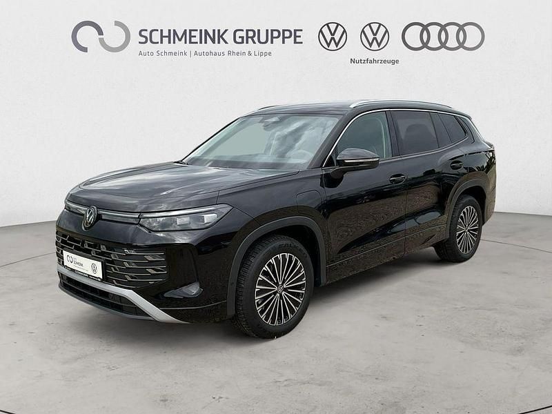 Grenadillschwarz metallic Neu 2025 VW Tayron Elegance SUV | 57.480 € (Teuer) - Bild 1/4