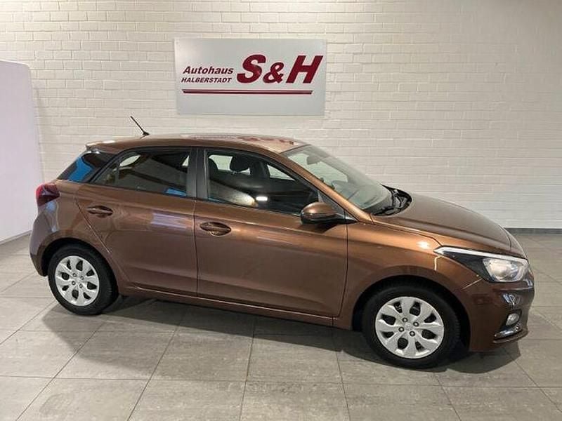 Braun Gebraucht 2020 Hyundai i20 Select Kleinwagen | 8.990 € (Guter Preis) - Bild 1/4