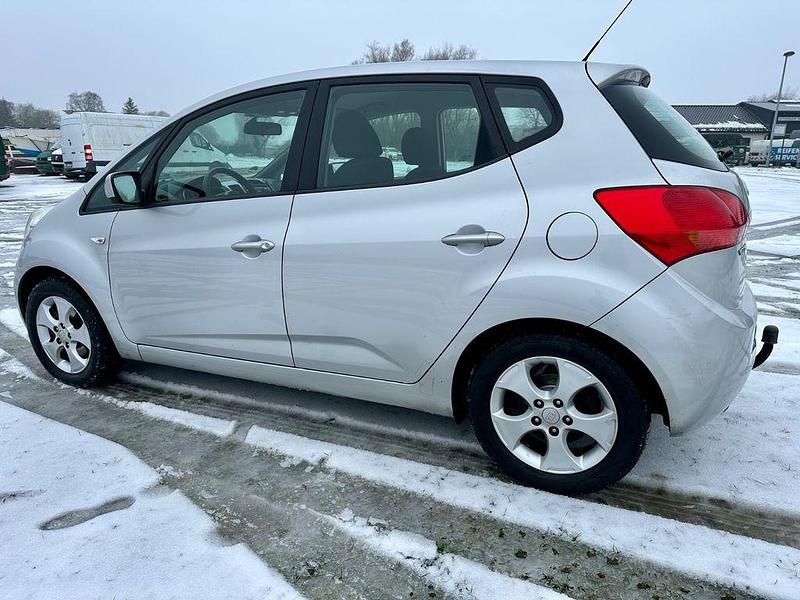 Gebraucht Kia Venga Edition 7 125 PS (91 kW) 2012 Silber Kleinwagen