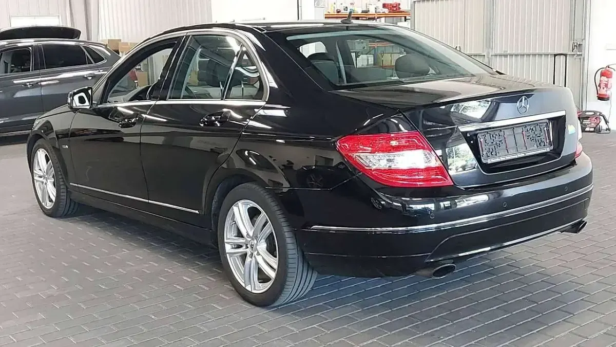Gebraucht Mercedes C350 Avantgarde 231 PS (169 kW) 2011 Obsidianschwarz Limousine