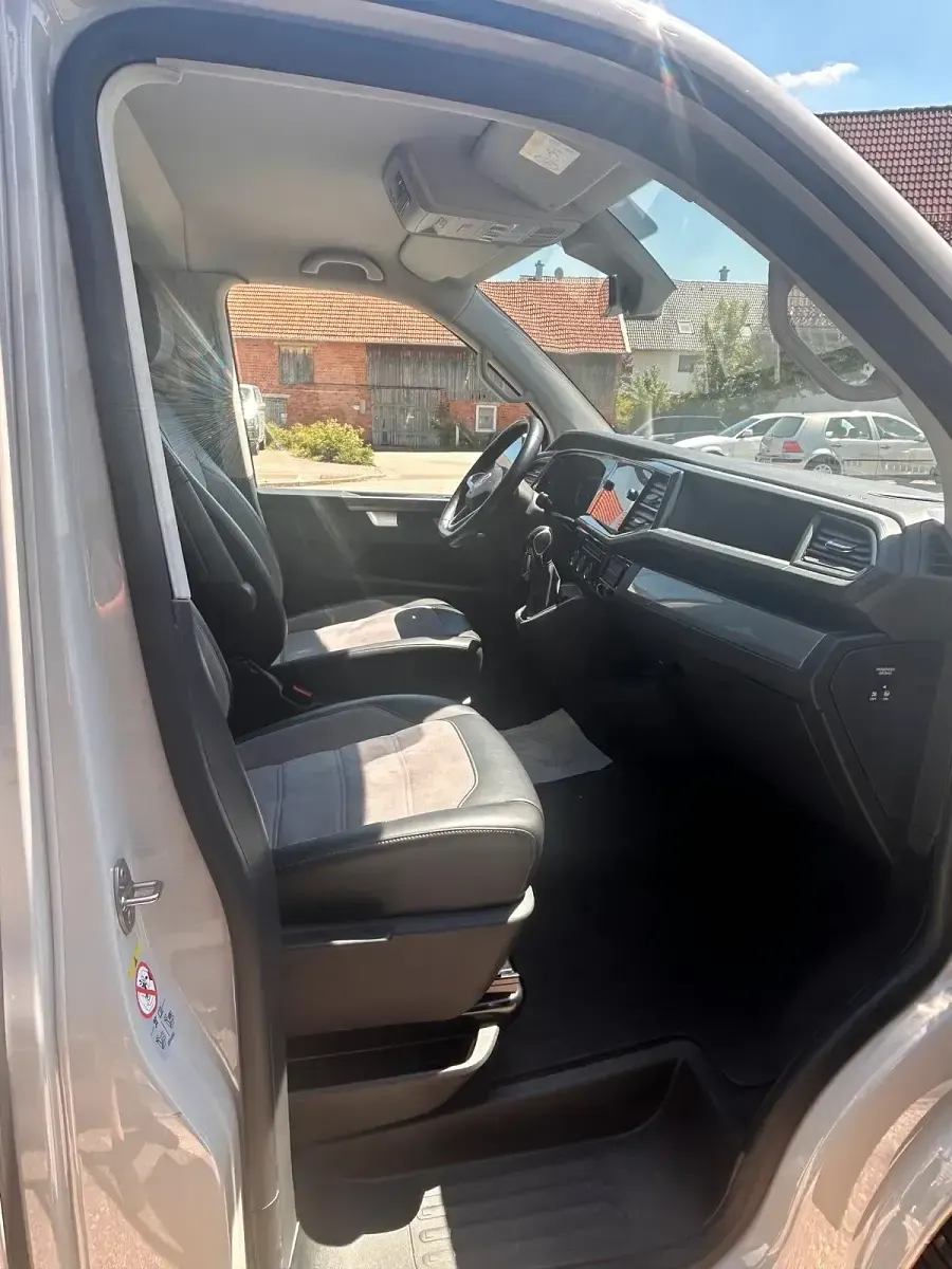 Używany VW Multivan 150 KM (110 kW) 2020 Szary Minivan