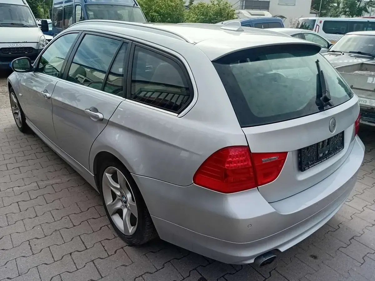 Gebraucht BMW 320 184 PS (135 kW) 2010 Silber Kombi