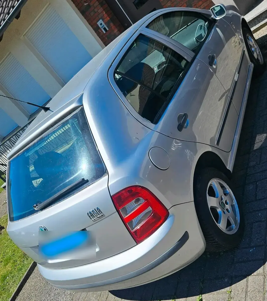 Używany Skoda Fabia 74 KM (54 kW) 2001 Srebrny Hatchback