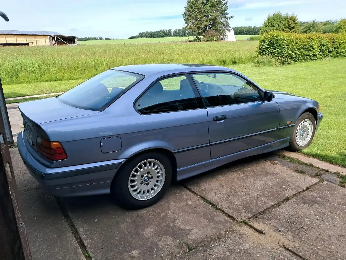 Gebraucht BMW 316 102 PS (75 kW) 1995 Blau Limousine