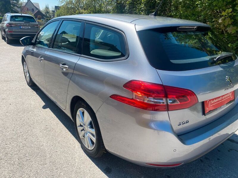 Gebraucht Peugeot 308 116 PS (85 kW) 2015 Grau Limousine