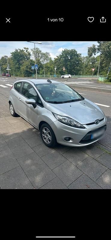 Silber Gebraucht 2010 Ford Fiesta Kleinwagen | 3.450 € - Bild 1/4
