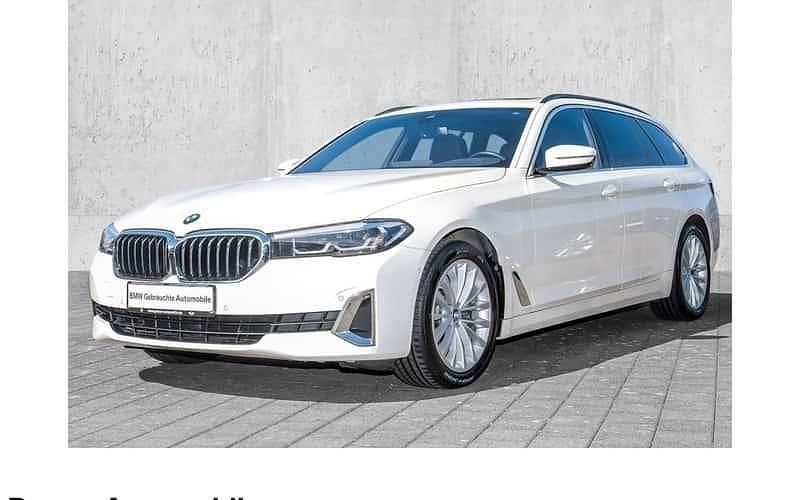 Weiß Gebraucht 2022 BMW 520 Luxury Line Kombi | 29.990 € (Guter Preis) - Bild 1/4