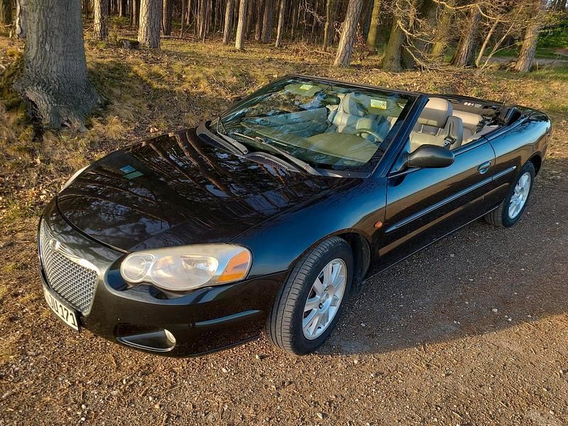 Schwarz Gebraucht 2025 Chrysler Sebring Limousine | 3.650 € - Bild 1/4