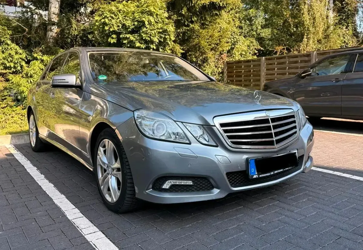 Gebraucht Mercedes E350 Avantgarde 231 PS (169 kW) 2010 Silber Limousine