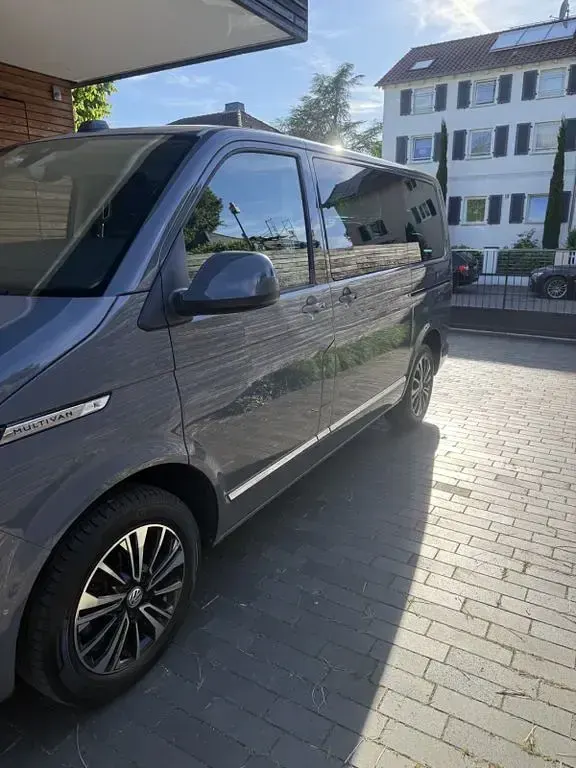 Gebraucht VW Multivan 199 PS (146 kW) 2020 Grau Van / Kleinbus