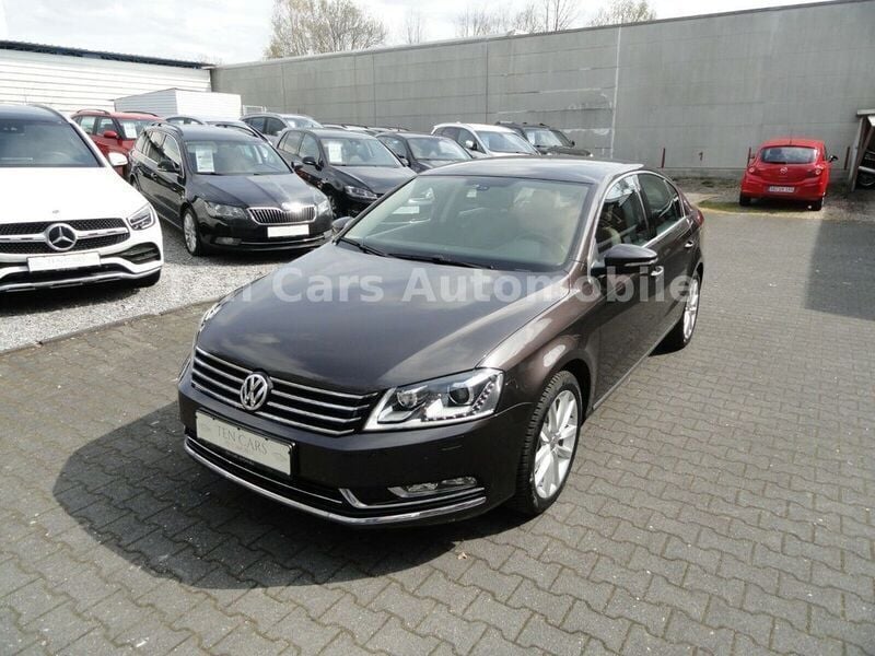 Braun Gebraucht 2011 VW Passat Highline Limousine | 8.990 € (Guter Preis) - Bild 1/4