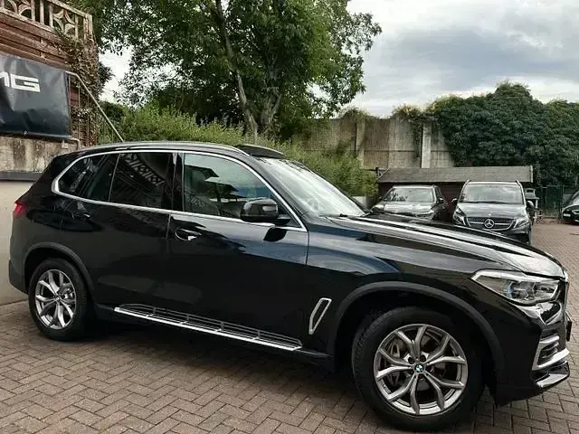 Gebraucht BMW X5 Performance 286 PS (210 kW) 2023 Schwarz SUV