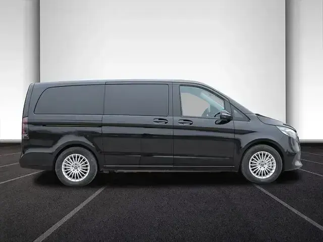 Gebraucht Mercedes EQV300 150 kW (204 PS) 2025 Schwarz Van / Kleinbus