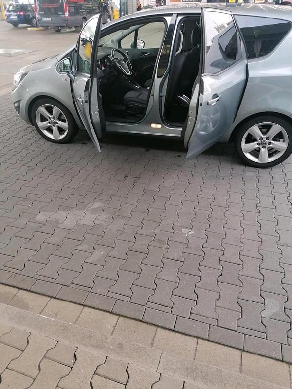 Gebraucht Opel Meriva 100 PS (73 kW) 2011 Van / Kleinbus