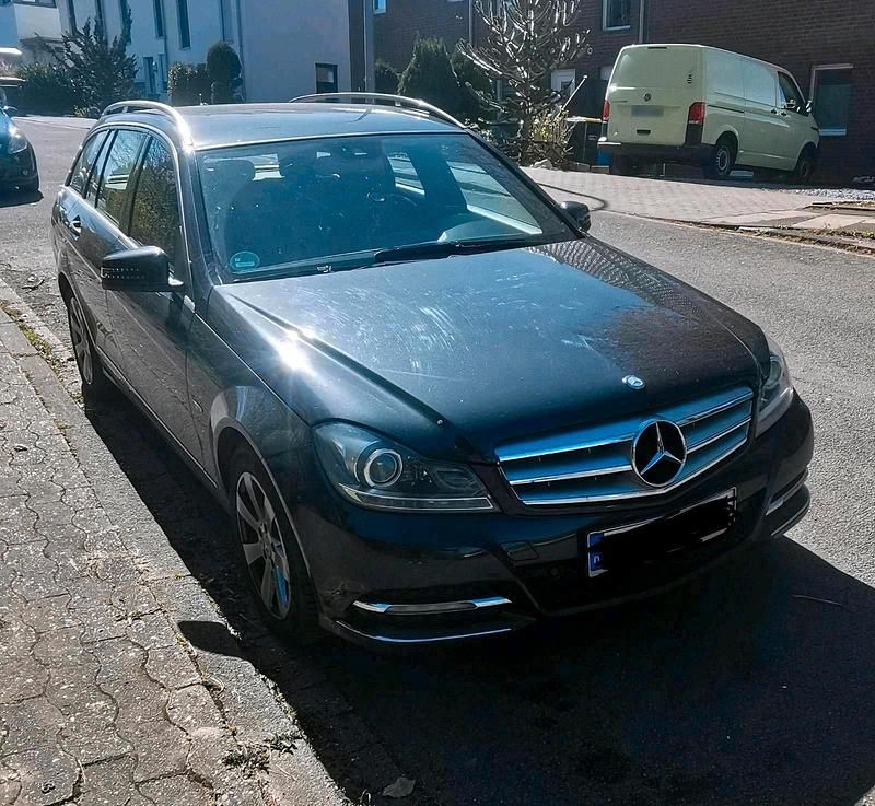 Second-hand Mercedes 220 170 CP (125 kW) 2011 Negru Berlinǎ