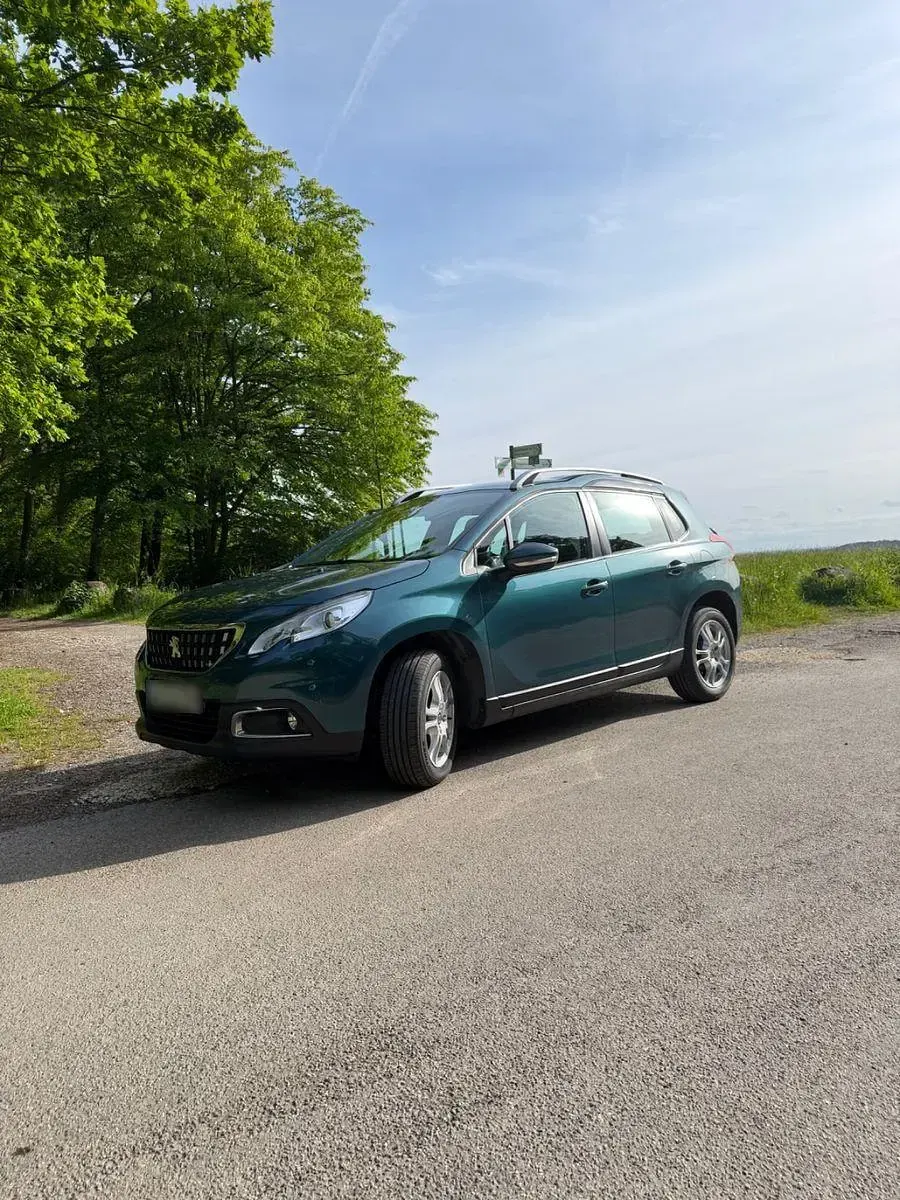 Gebraucht Peugeot 2008 Allure 110 PS (80 kW) 2017 Blau SUV