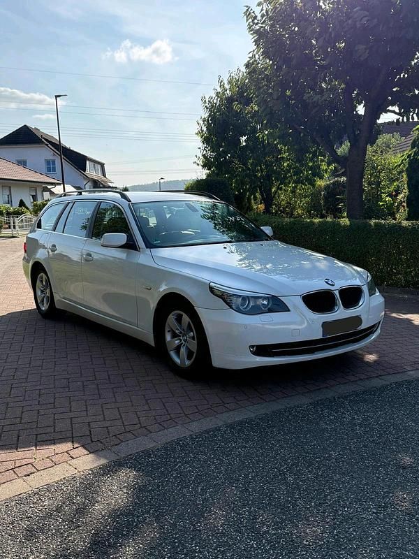 Weiß Gebraucht 2008 BMW 520 Kombi | 3.950 € (Guter Preis) - Bild 1/4