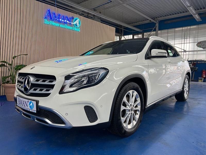 Weiß Gebraucht 2017 Mercedes GLA200 Urban SUV | 16.500 € (Fairer Preis) - Bild 1/4