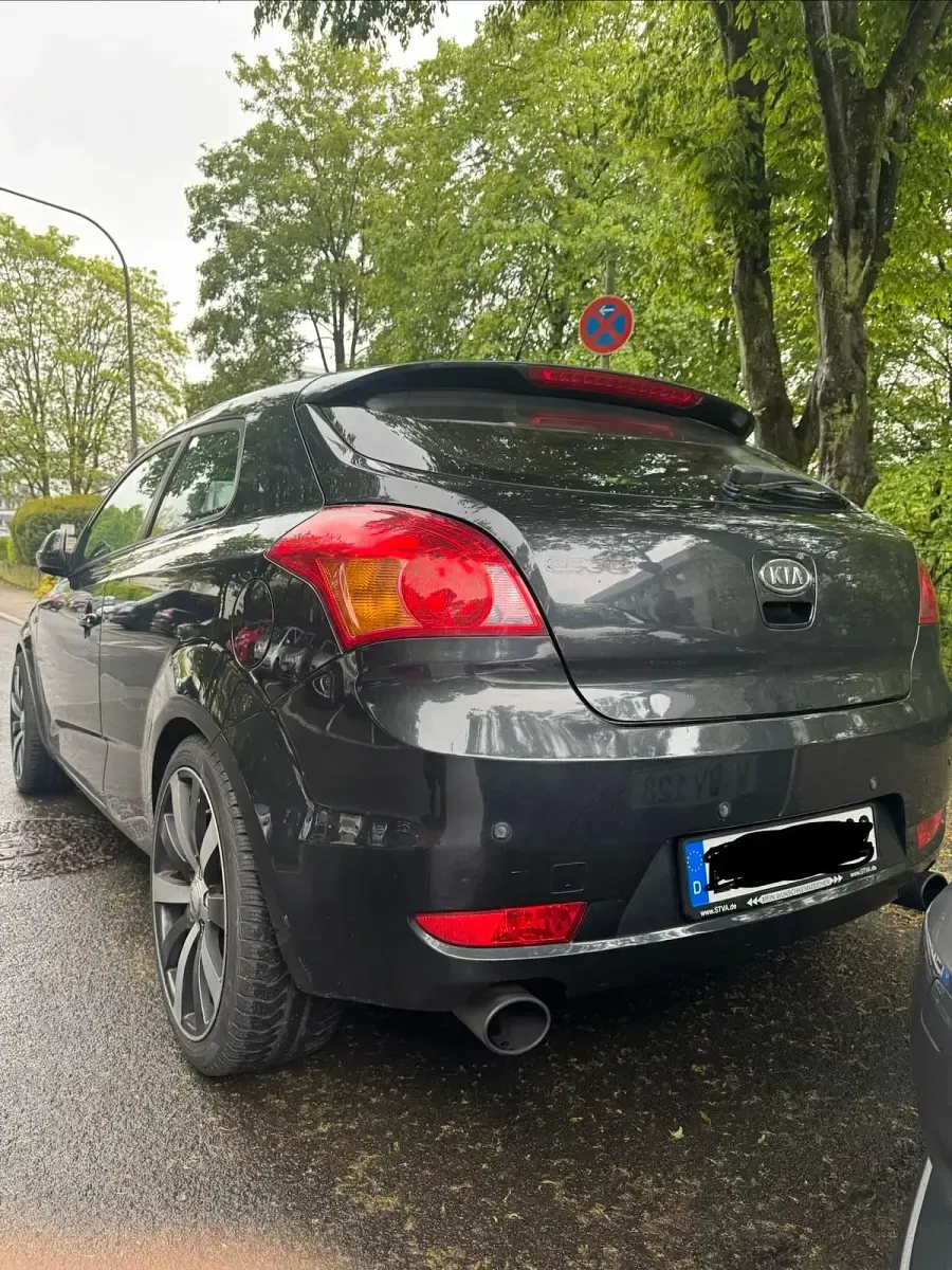 Gebraucht Kia Ceed 143 PS (105 kW) 2008 Schwarz Kleinwagen