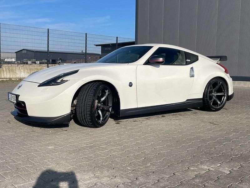 Weiß Gebraucht 2014 Nissan 370Z Nismo Nismo Coupé | 29.900 € - Bild 1/4