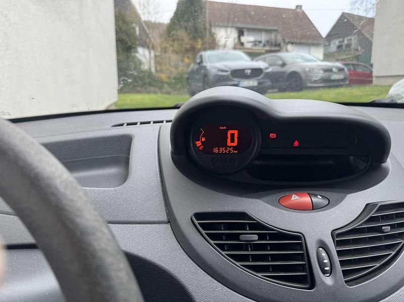 Gebraucht Renault Twingo Authentique 58 PS (42 kW) 2010 Weiß Kleinwagen