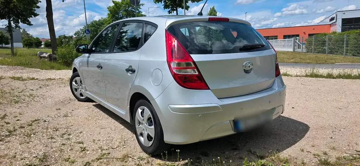 Gebraucht Hyundai i30 109 PS (80 kW) 2011 Silber Kombi