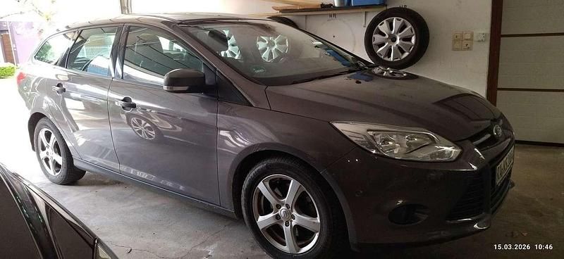 Gebraucht Ford Focus SYNC Edition 140 PS (102 kW) 2014 Grau Kombi
