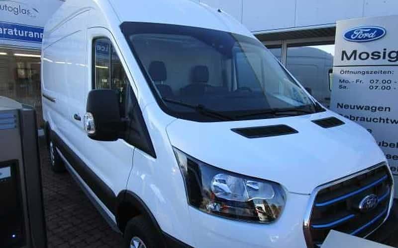 Weiß Gebraucht 2023 Ford E-Transit Trend Van | 42.990 € (Teuer) - Bild 1/4