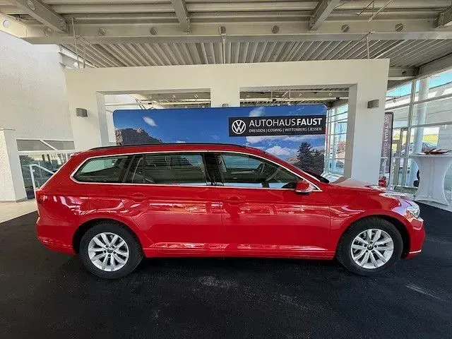 Gebraucht VW Passat Business 150 PS (110 kW) 2023 Rot Kombi