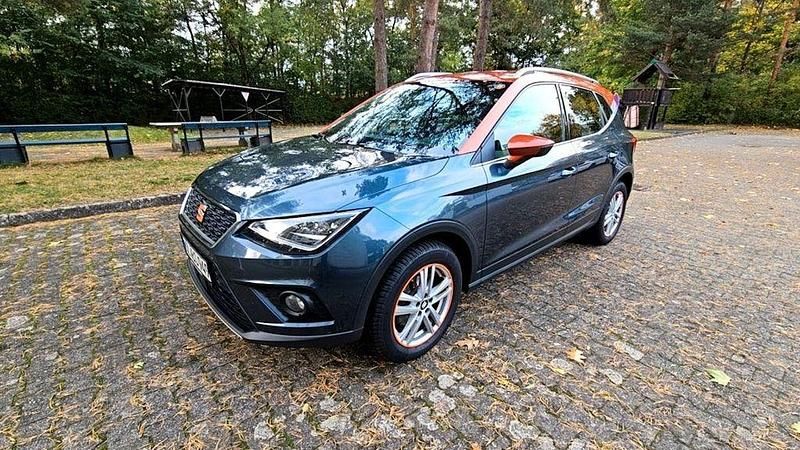 Grau Gebraucht 2018 Seat Arona XCELLENCE SUV | 11.900 € (Fairer Preis) - Bild 1/4