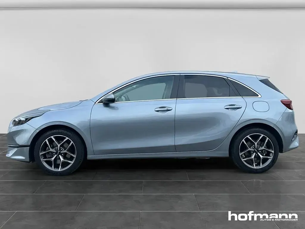 Używany Kia Ceed 140 KM (102 kW) 2025 Srebrny Hatchback