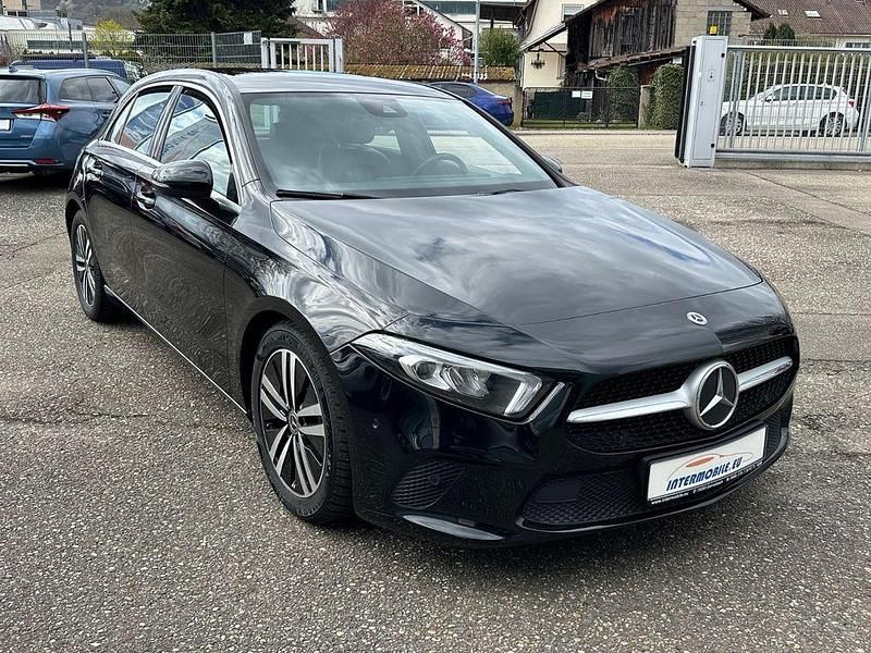 Gebraucht Mercedes A200 150 PS (110 kW) 2022 Schwarz Limousine