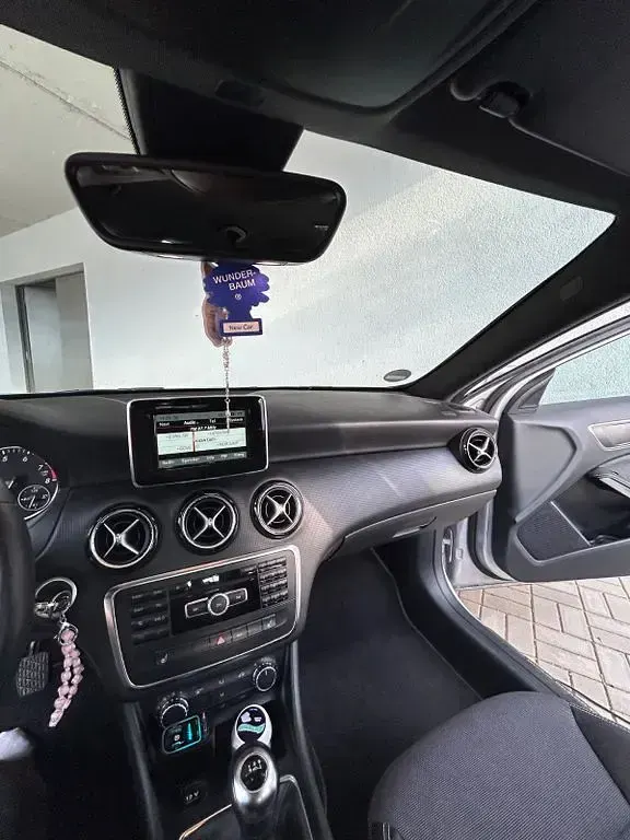 Gebraucht Mercedes A180 122 PS (89 kW) 2013 Silber Kleinwagen