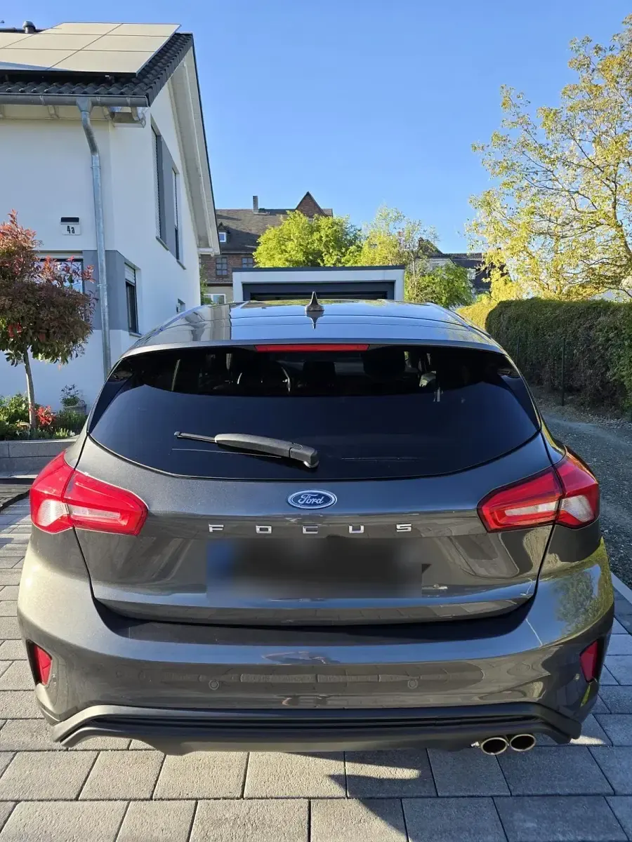 Gebraucht Ford Focus ST-Line 150 PS (110 kW) 2019 Grau Limousine