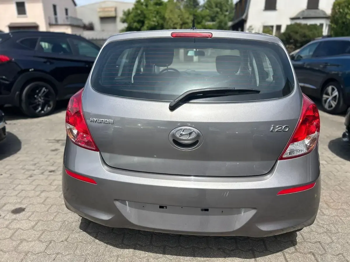Gebraucht Hyundai i20 Classic 86 PS (63 kW) 2012 Grau Kleinwagen