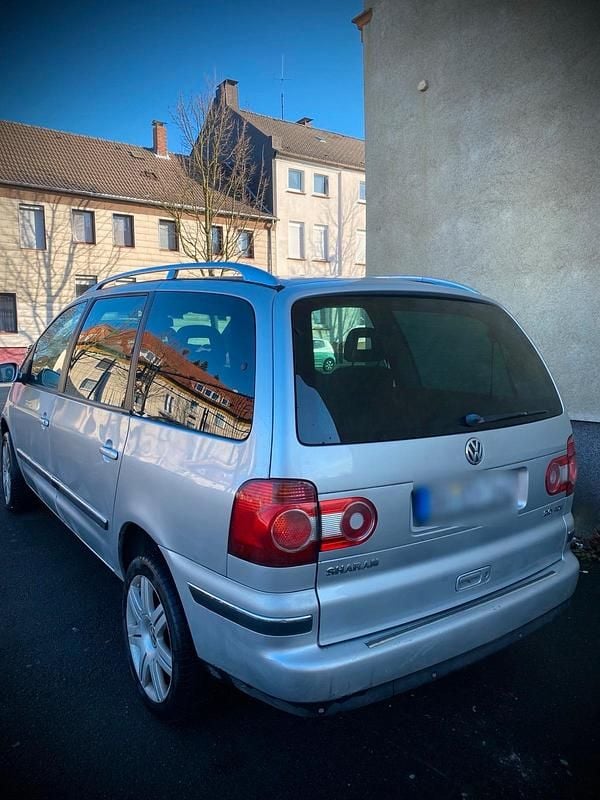 Second-hand VW Sharan 170 CP (125 kW) 2007 Gri Monovolum