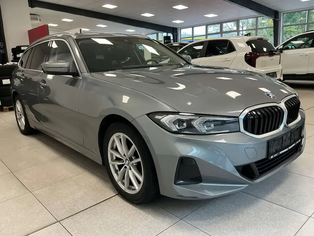 Używany BMW 318 150 KM (110 kW) 2024 Szary Kombi