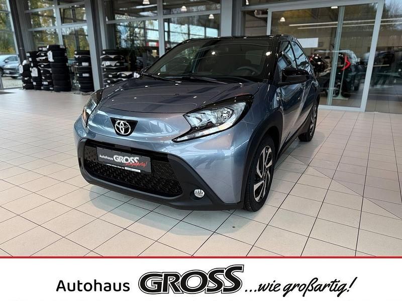 Neu Toyota Aygo X 72 PS (52 kW) 2025 1k3)/ black mica (209) (grau SUV