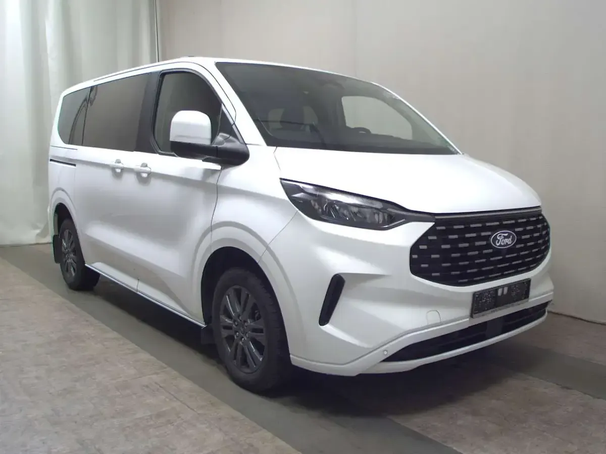 Gebraucht Ford Tourneo Custom Titanium 136 PS (100 kW) 2024 Weiß Van