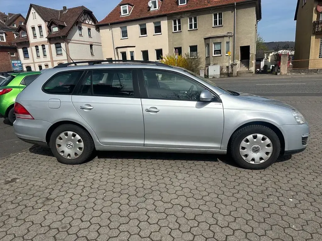 Usata VW Golf VI Trendline 105 CV (77 kW) 2009 Argento Utilitaria