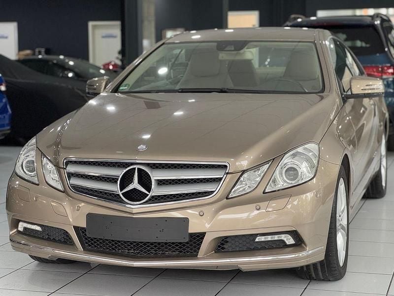 Beige Gebraucht 2011 Mercedes E350 Coupé | 18.950 € (Etwas zu teuer) - Bild 1/4