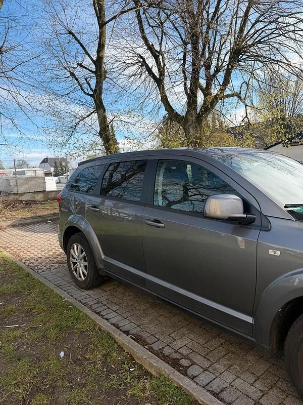 Gebraucht Fiat Freemont 140 PS (102 kW) 2011 Grau SUV