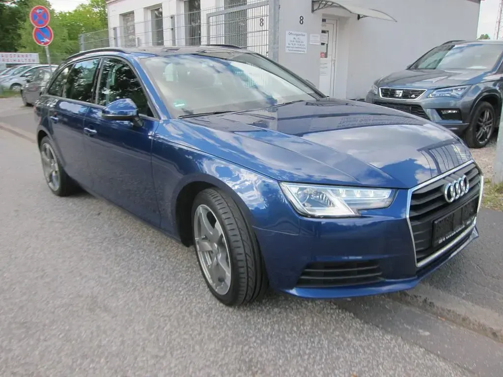 Używany Audi A4 Sport 150 KM (110 kW) 2017 Niebieski Kombi