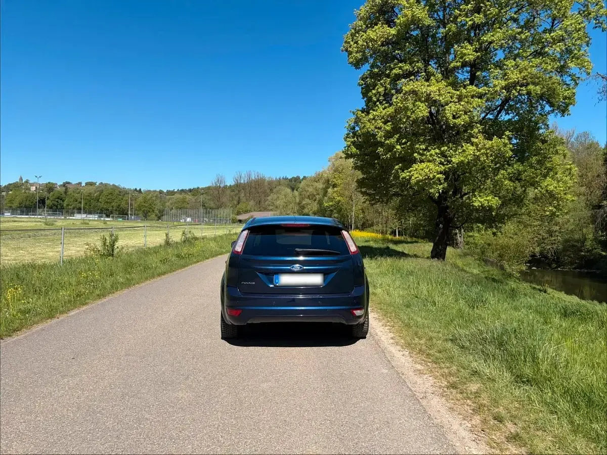 Second-hand Ford Focus 101 CP (74 kW) 2010 Albastru Hatchback
