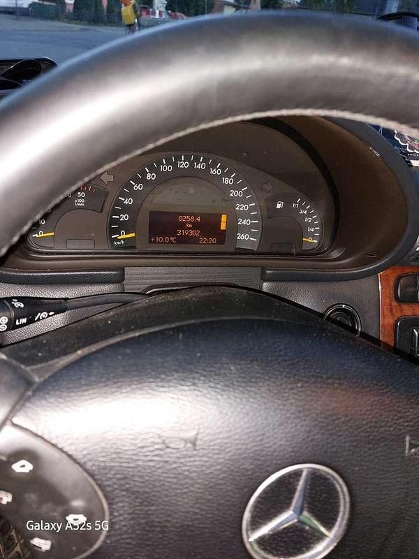 Gebraucht Mercedes 220 143 PS (105 kW) 2004 Limousine