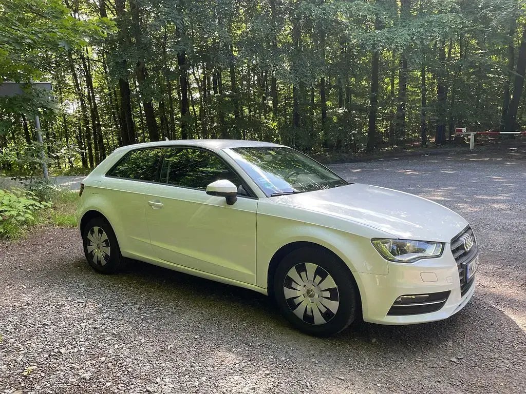 Gebraucht Audi A3 Ambiente 110 PS (80 kW) 2014 Weiß Limousine