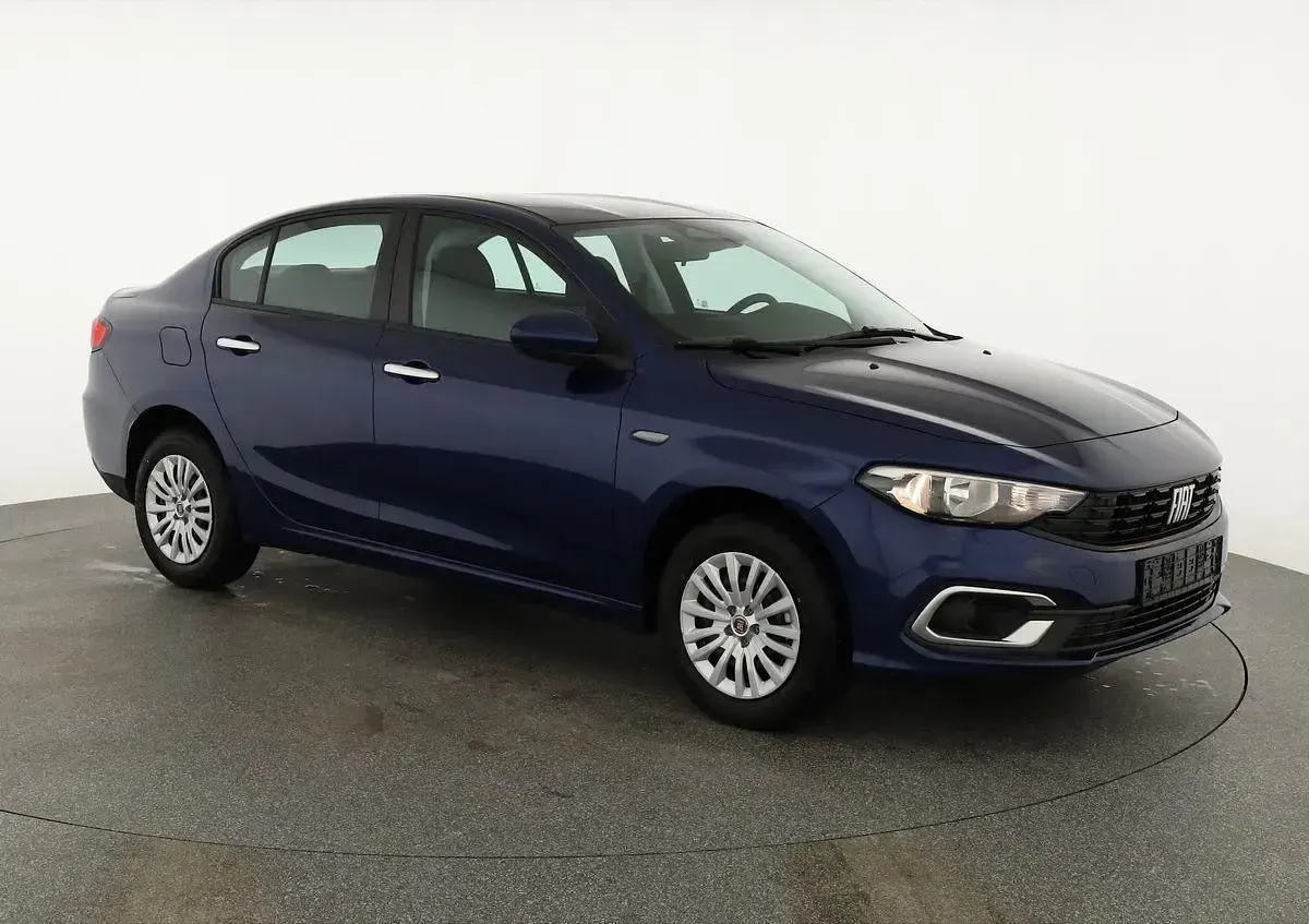 Neu Fiat Tipo Easy 131 PS (96 kW) 2025 Vento blau metallic Limousine