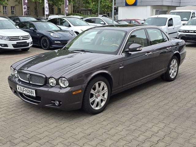 Grau Gebraucht 2009 Jaguar XJ6 Executive Limousine | 11.890 € (Guter Preis) - Bild 1/4